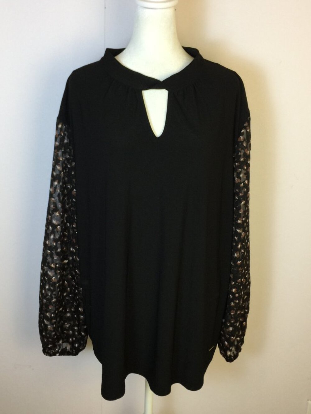 Anne Klein Blouse Top Size 2X Womans Plus Black Sheer Animal Sleeve Keyhole Neck